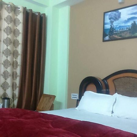 Hotel Mansarovar Banjār Exteriör bild