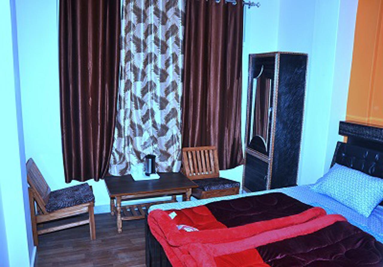 Hotel Mansarovar Banjār Exteriör bild